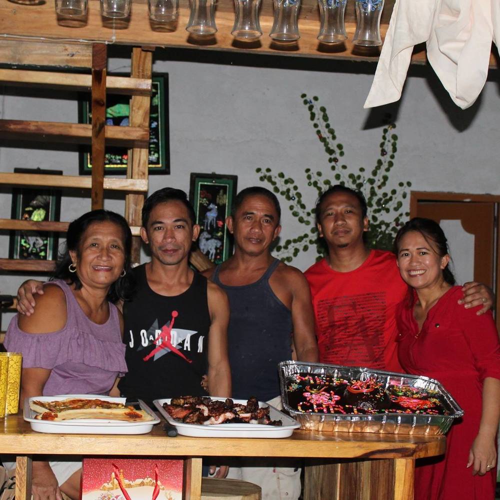 Meet your Posher, Pinoy